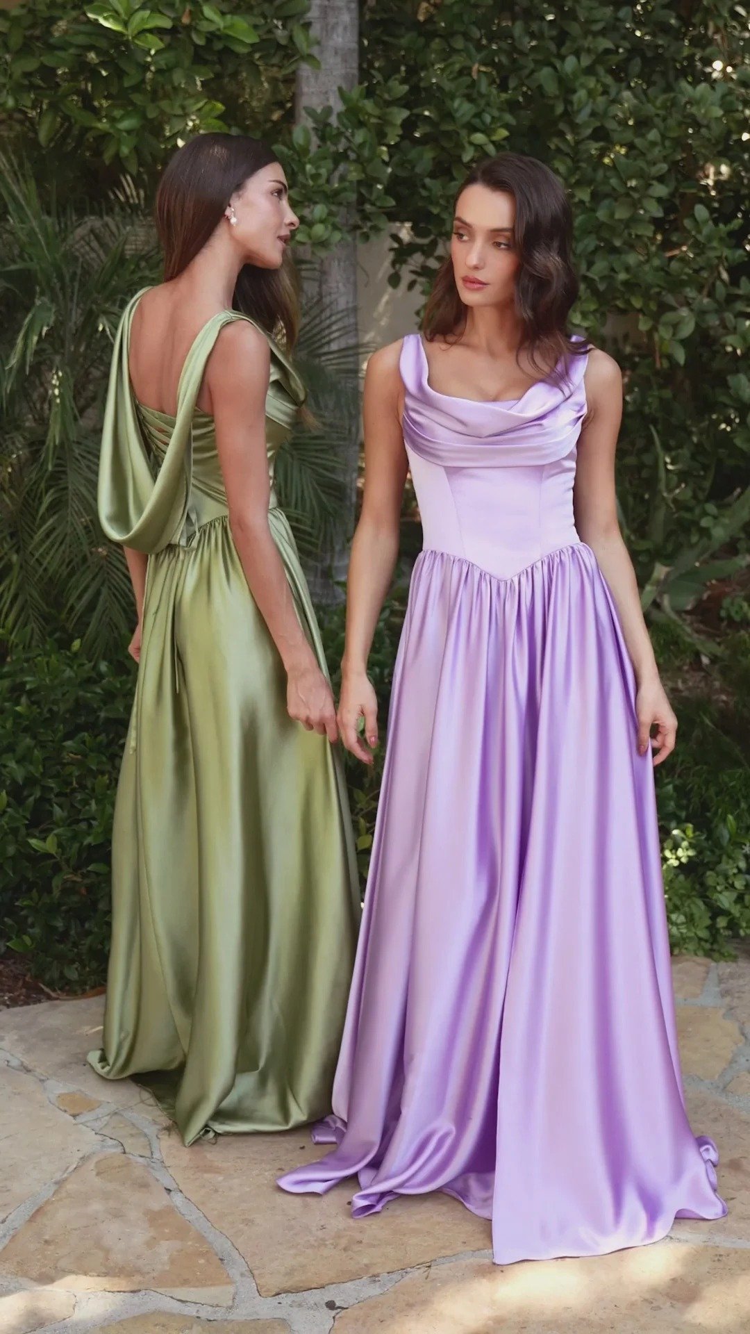 Elegantes Satin-Abendkleid mit Wasserfallausschnitt und Rückenschnürung - Lavender